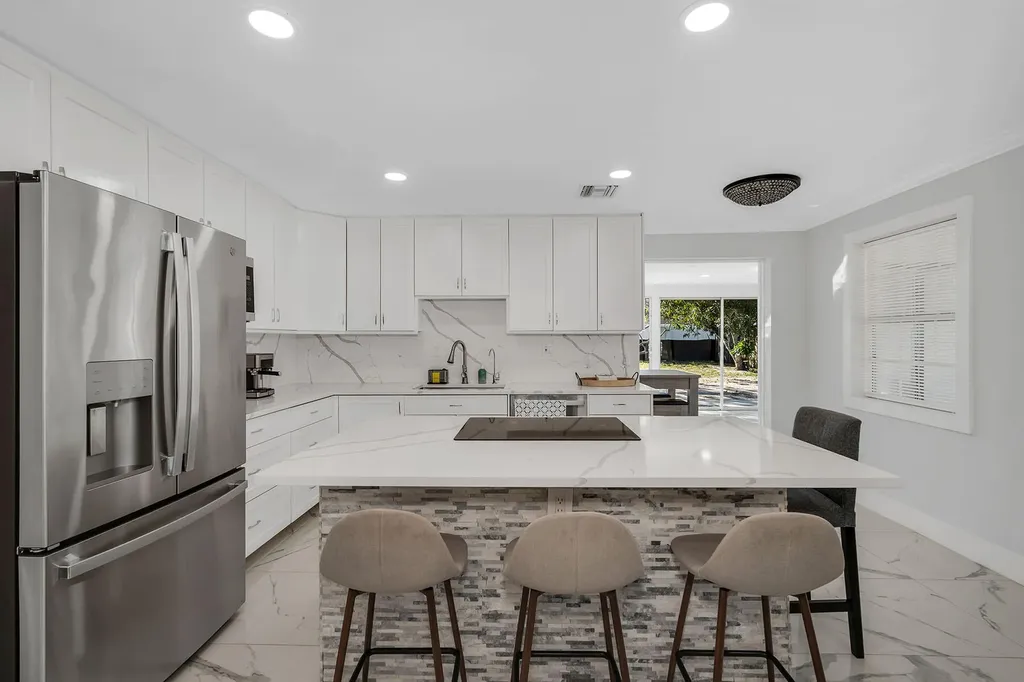 3954 Coconut Circle N Naples FL 34104