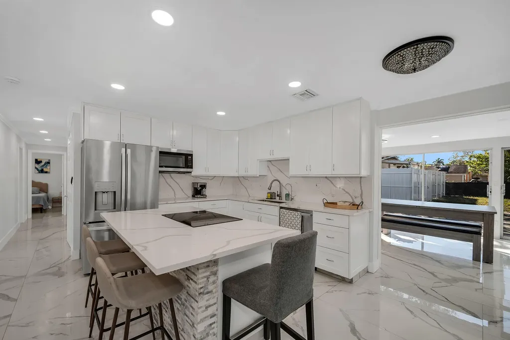 3954 Coconut Circle N Naples FL 34104