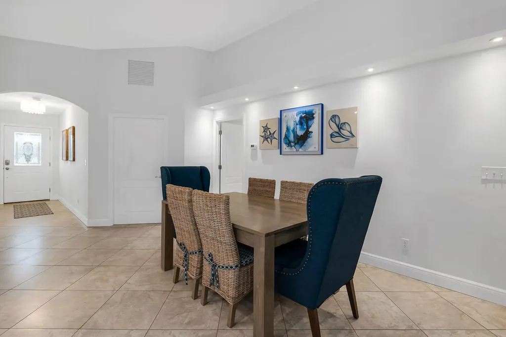 707 96th Avenue N Naples FL 34108