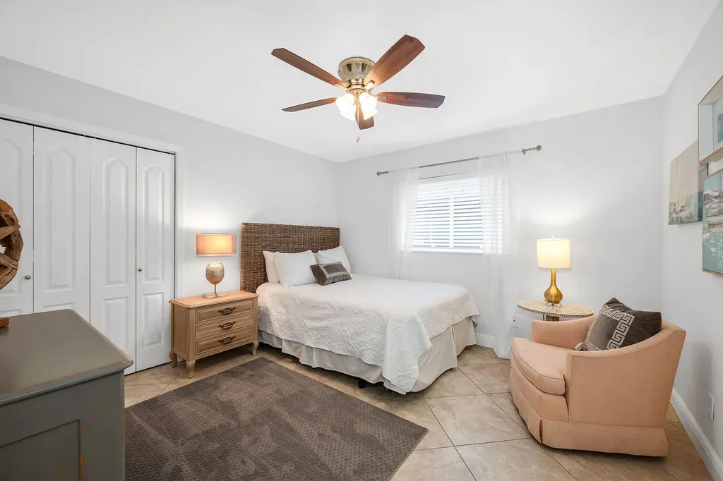 707 96th Avenue N Naples FL 34108