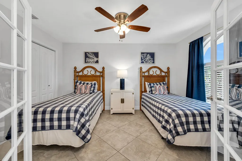 707 96th Avenue N Naples FL 34108