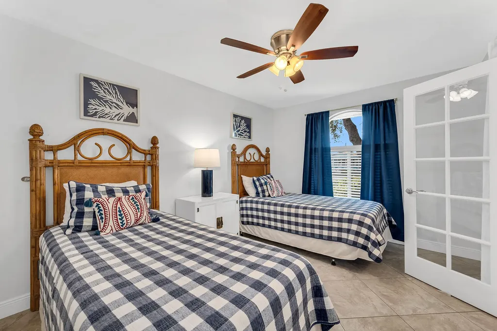 707 96th Avenue N Naples FL 34108