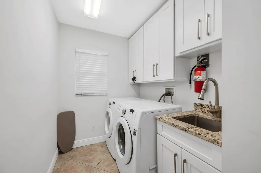 707 96th Avenue N Naples FL 34108