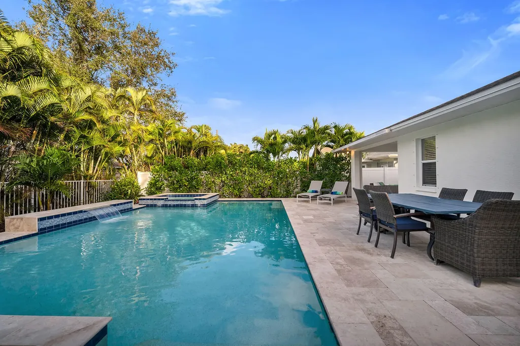 707 96th Avenue N Naples FL 34108