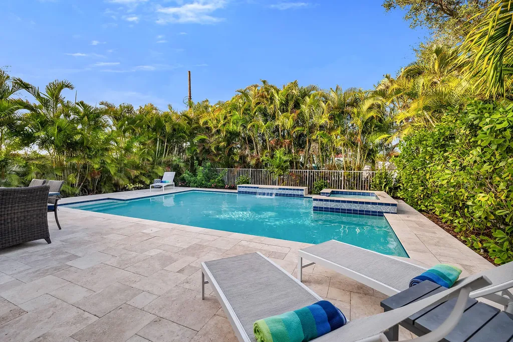 707 96th Avenue N Naples FL 34108