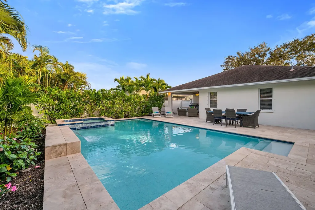 707 96th Avenue N Naples FL 34108