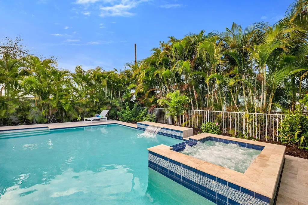 707 96th Avenue N Naples FL 34108