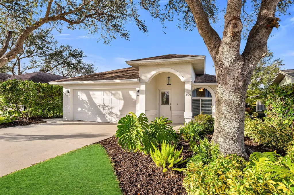 707 96th Avenue N Naples FL 34108