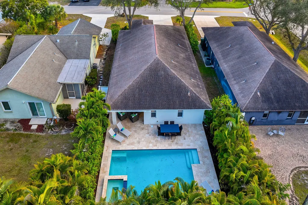 707 96th Avenue N Naples FL 34108