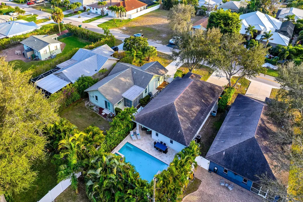 707 96th Avenue N Naples FL 34108