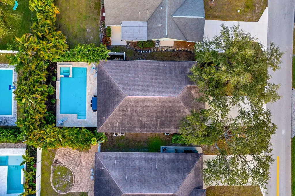 707 96th Avenue N Naples FL 34108