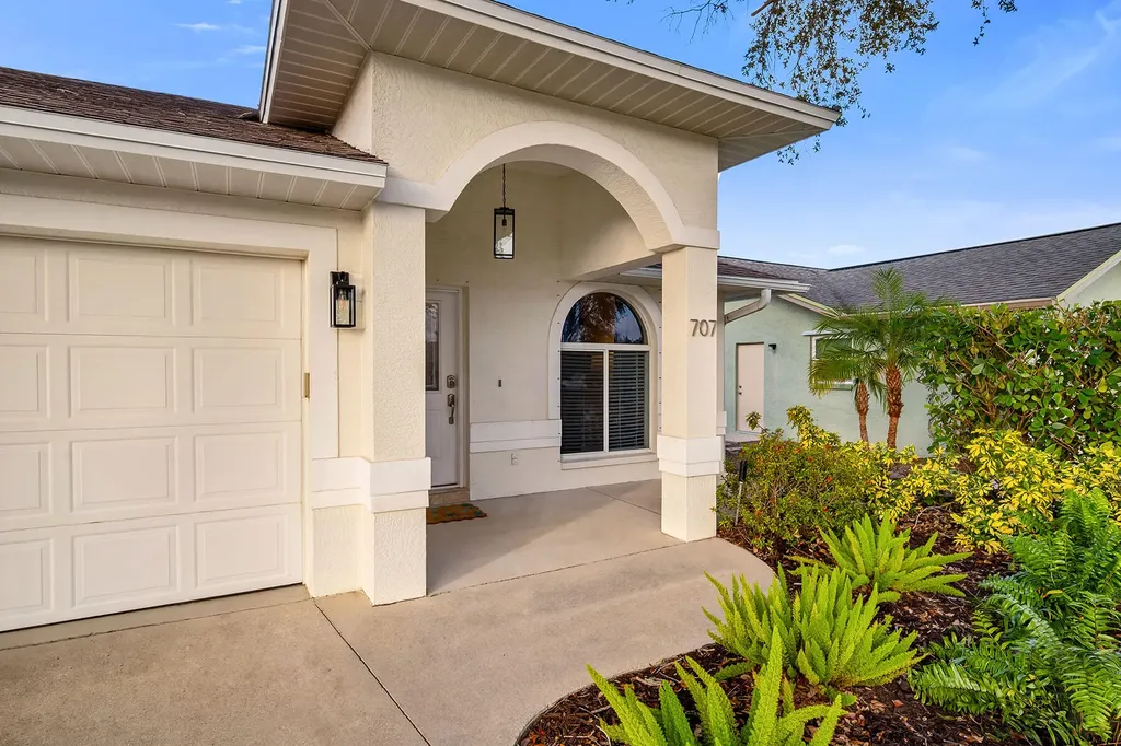 707 96th Avenue N Naples FL 34108