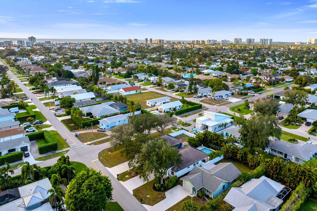 707 96th Avenue N Naples FL 34108