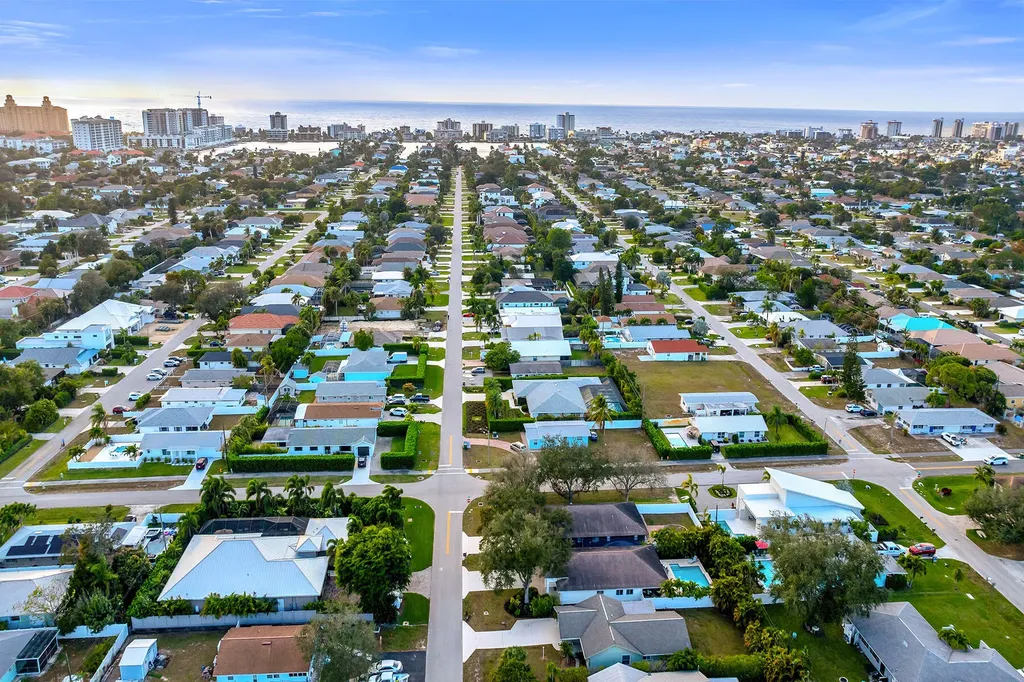 707 96th Avenue N Naples FL 34108