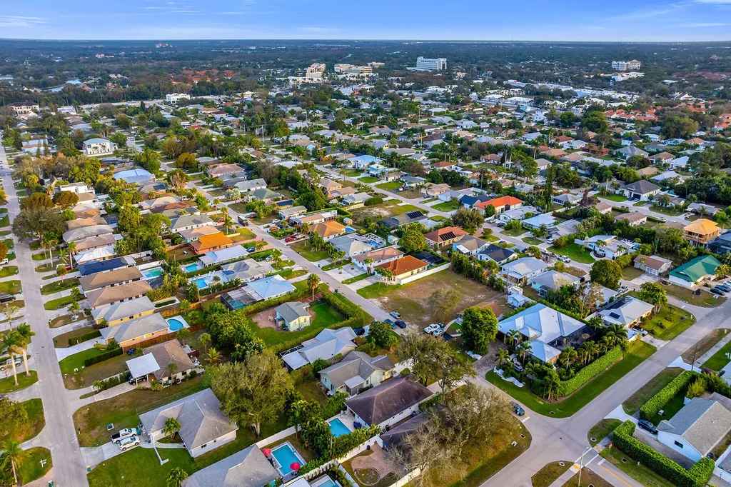 707 96th Avenue N Naples FL 34108