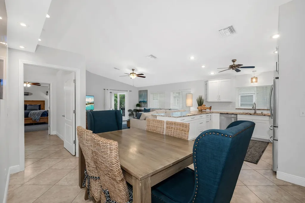 707 96th Avenue N Naples FL 34108