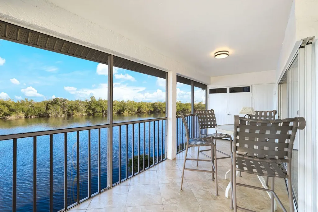 1325 Mainsail Drive Naples FL 34114