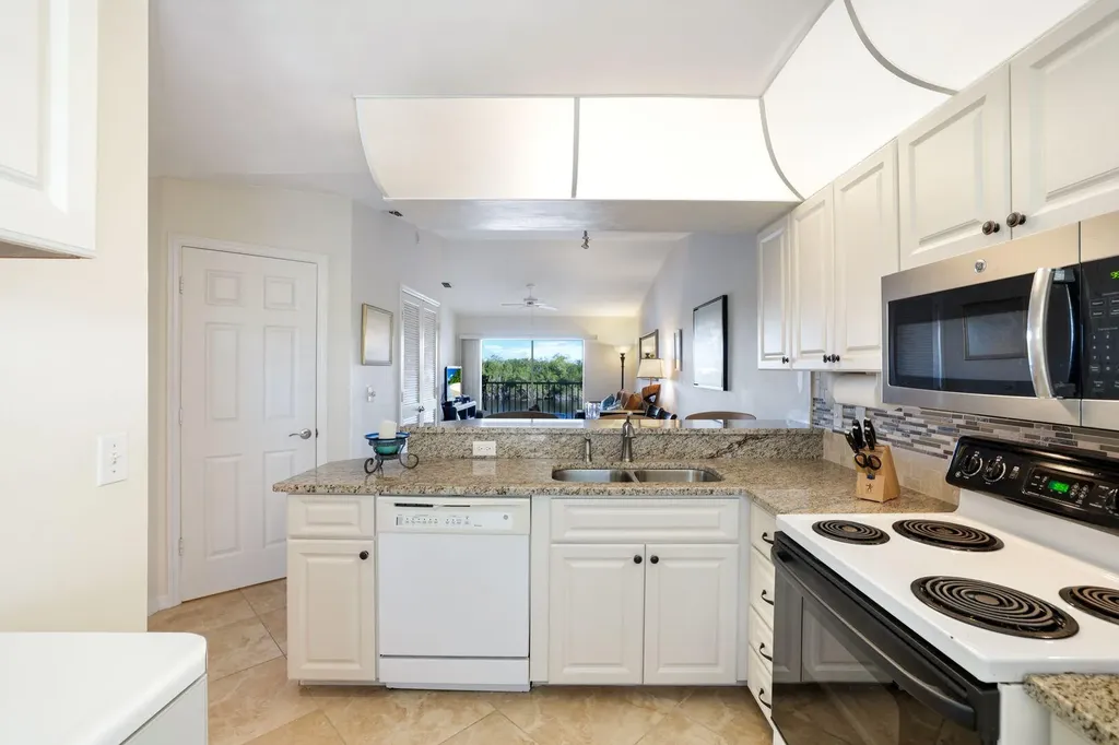 1325 Mainsail Drive Naples FL 34114