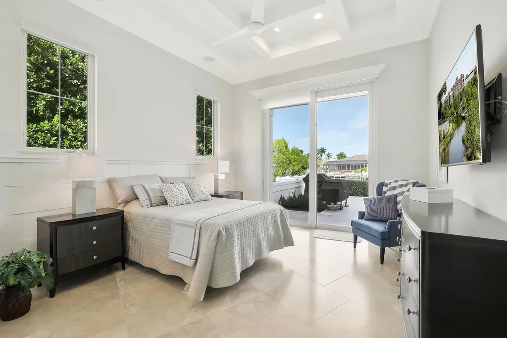 689 Pelican Court Marco Island FL 34145