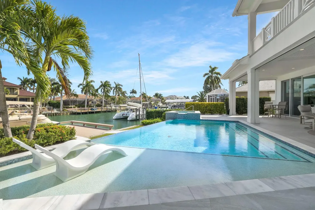 689 Pelican Court Marco Island FL 34145