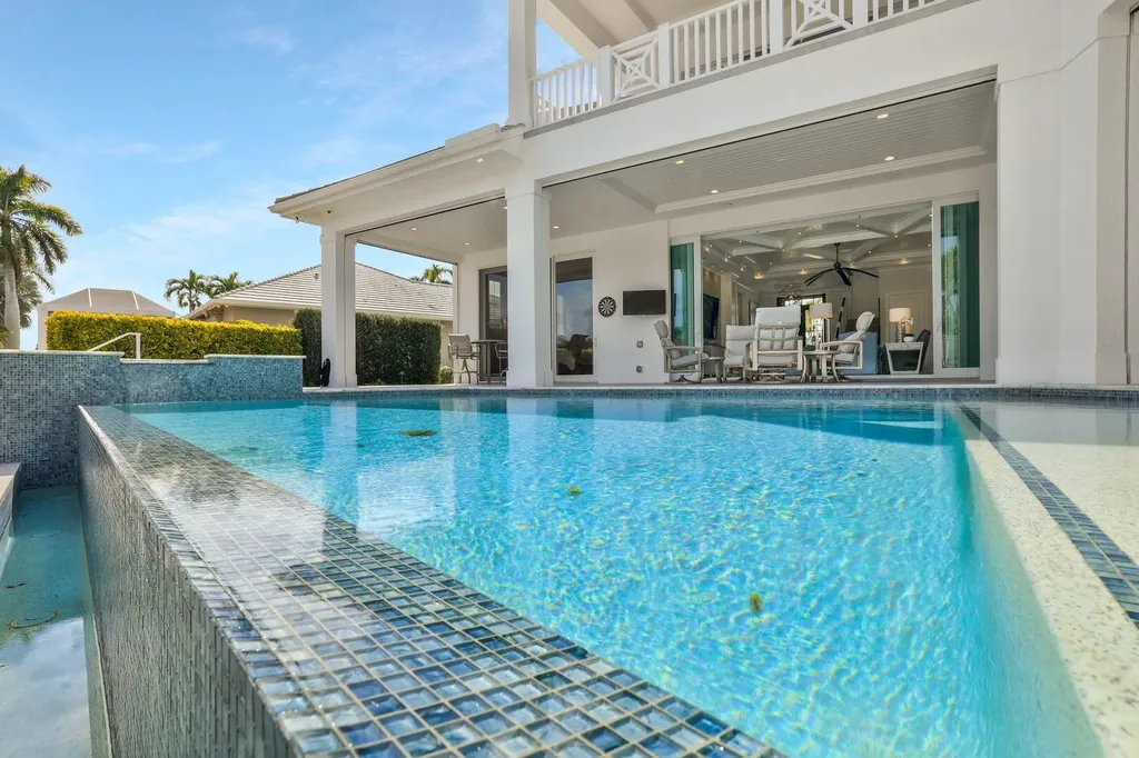 689 Pelican Court Marco Island FL 34145