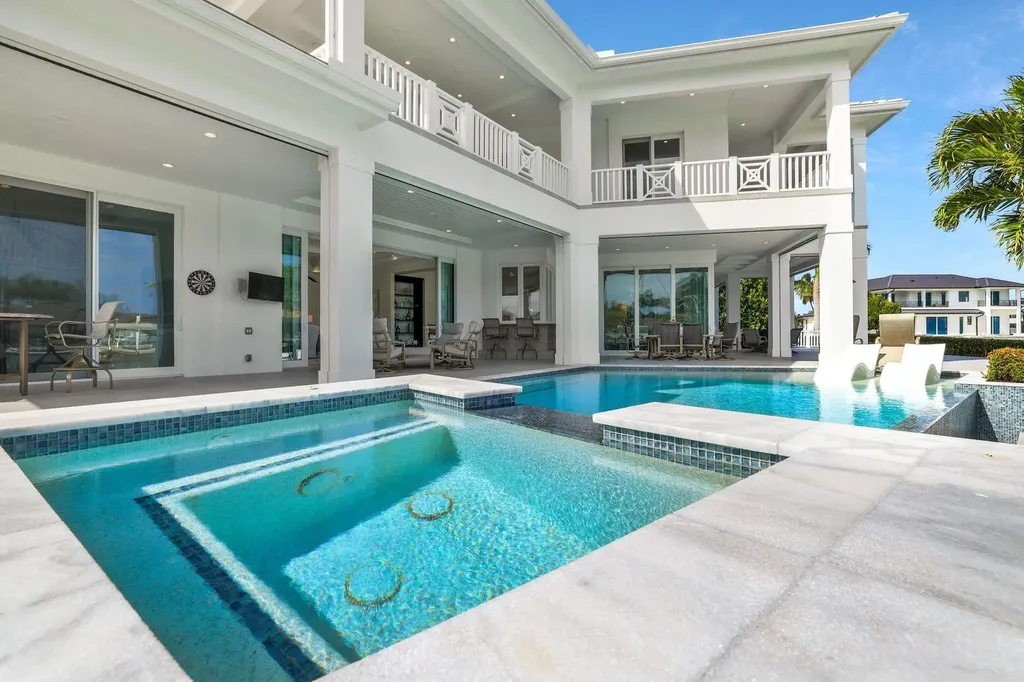 689 Pelican Court Marco Island FL 34145