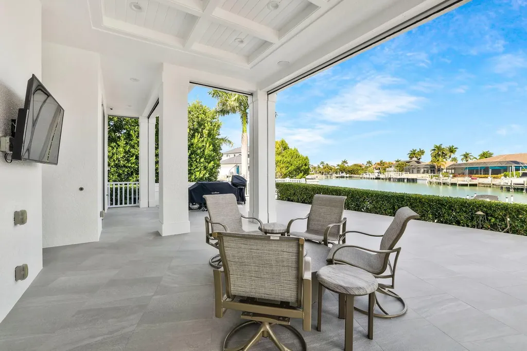 689 Pelican Court Marco Island FL 34145