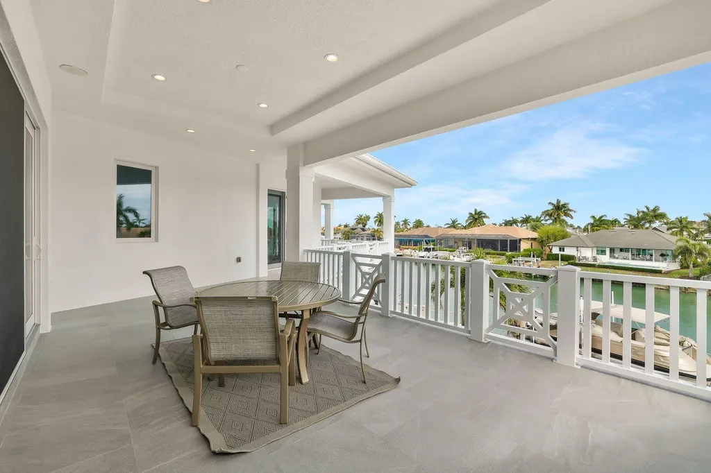 689 Pelican Court Marco Island FL 34145