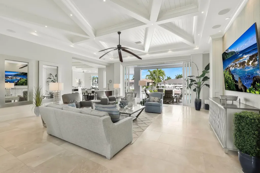 689 Pelican Court Marco Island FL 34145