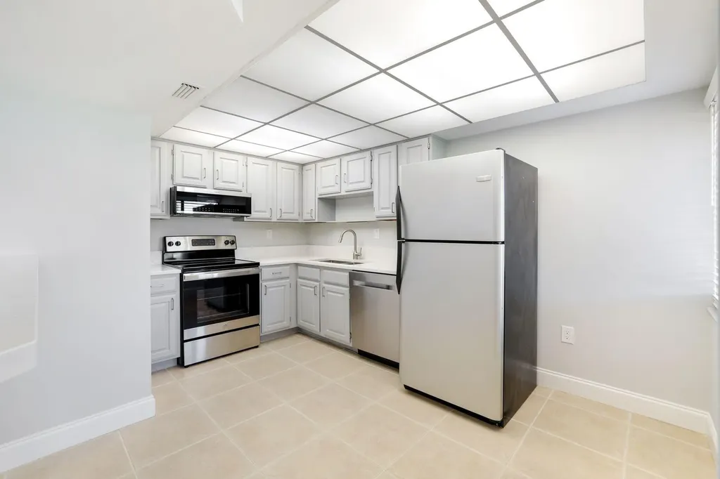 1508 Mainsail Naples FL 34114