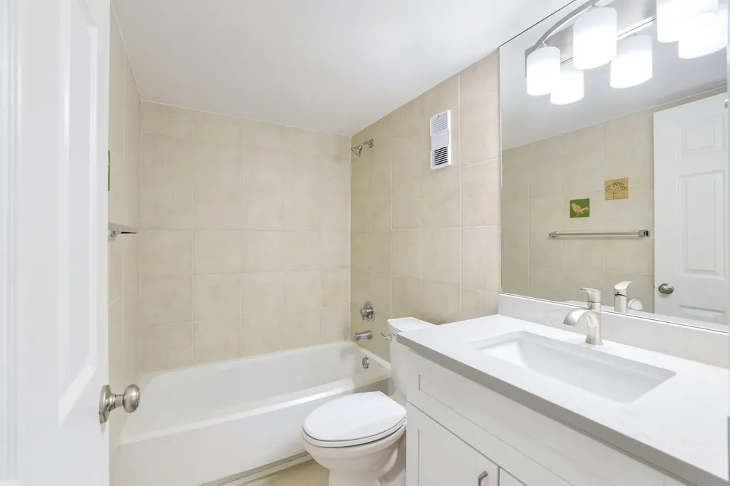 1508 Mainsail Naples FL 34114