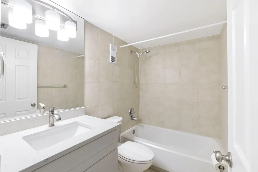 1508 Mainsail Naples FL 34114