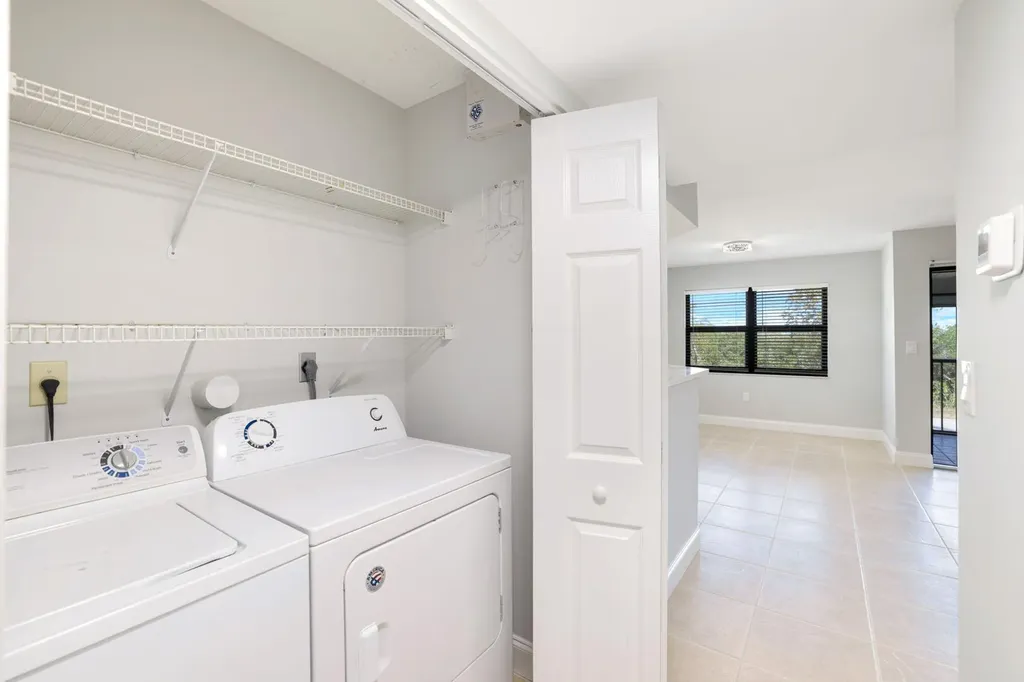 1508 Mainsail Naples FL 34114