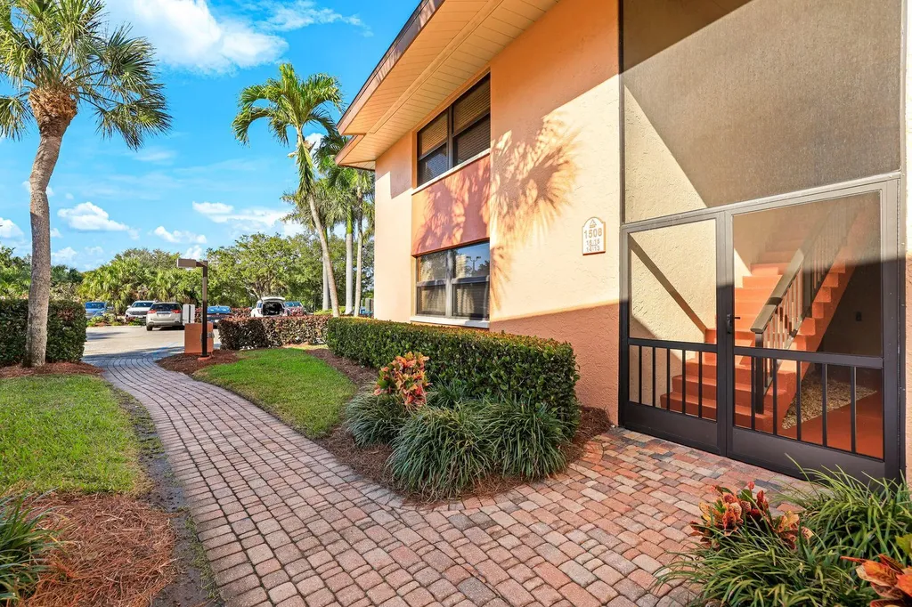 1508 Mainsail Naples FL 34114