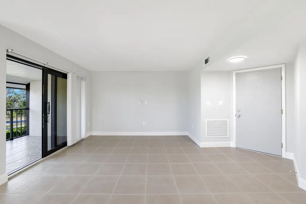 1508 Mainsail Naples FL 34114