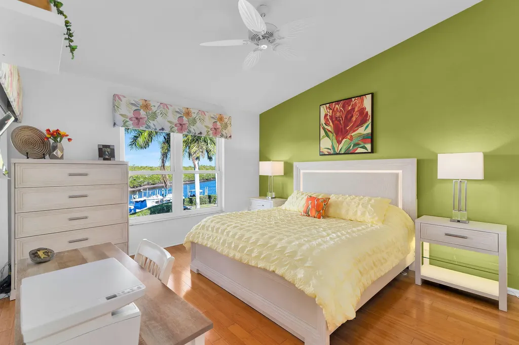 162 Newport Drive Naples FL 34114