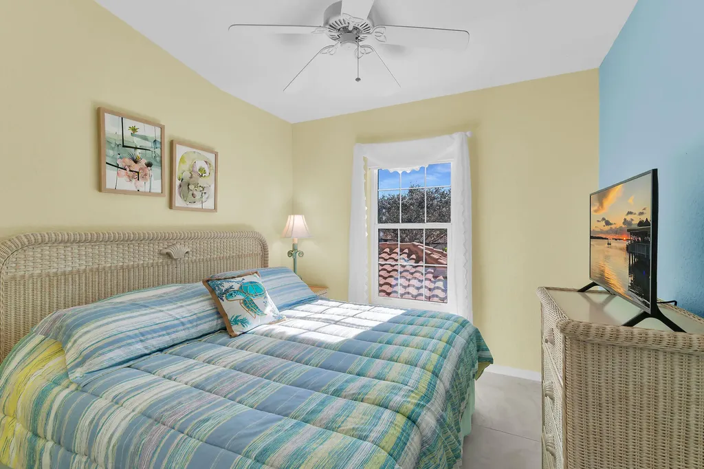 162 Newport Drive Naples FL 34114