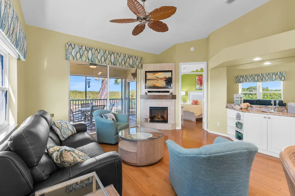 162 Newport Drive Naples FL 34114