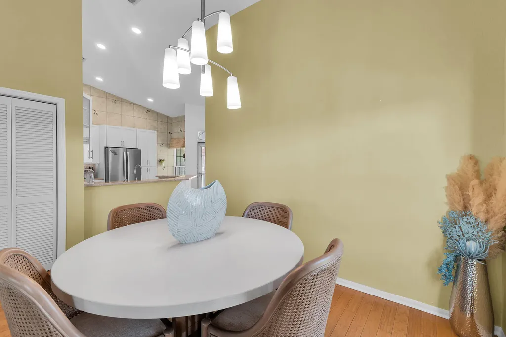 162 Newport Drive Naples FL 34114