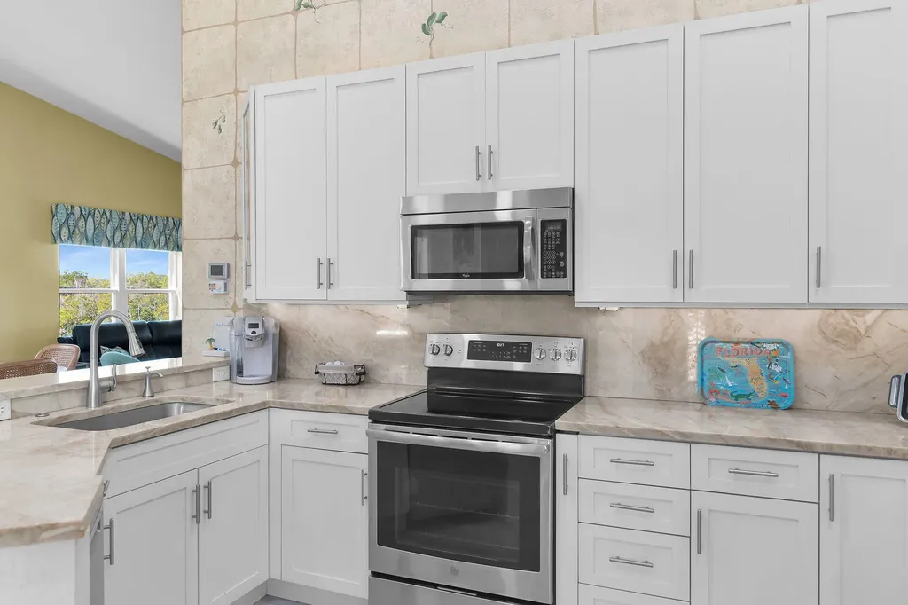 162 Newport Drive Naples FL 34114