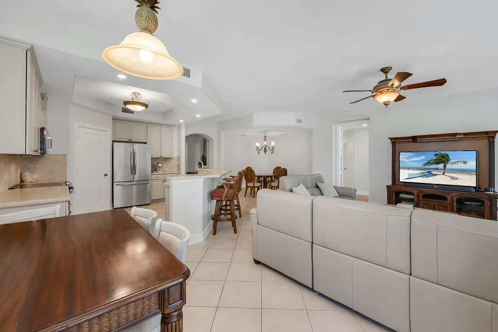 1285 Rialto Way Naples FL 34114