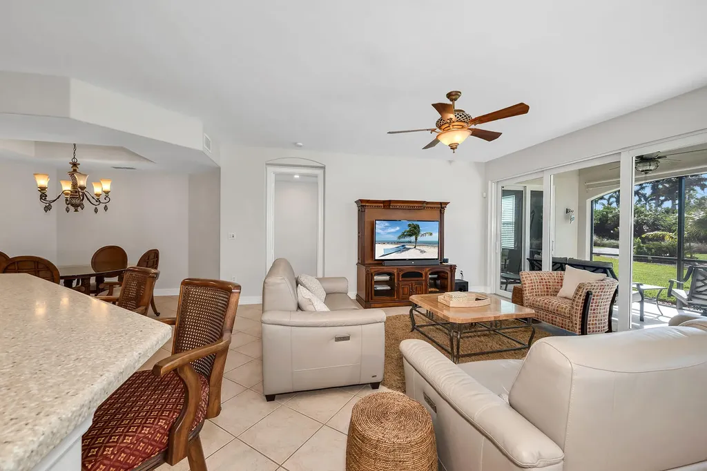 1285 Rialto Way Naples FL 34114