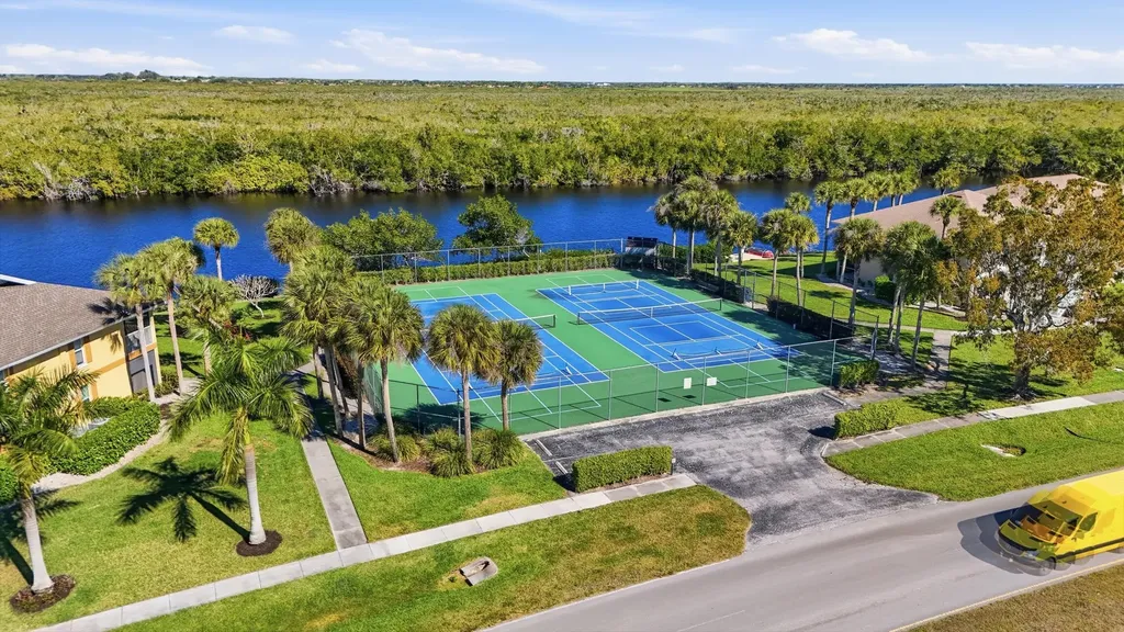 1175 Mainsail Drive Naples FL 34114