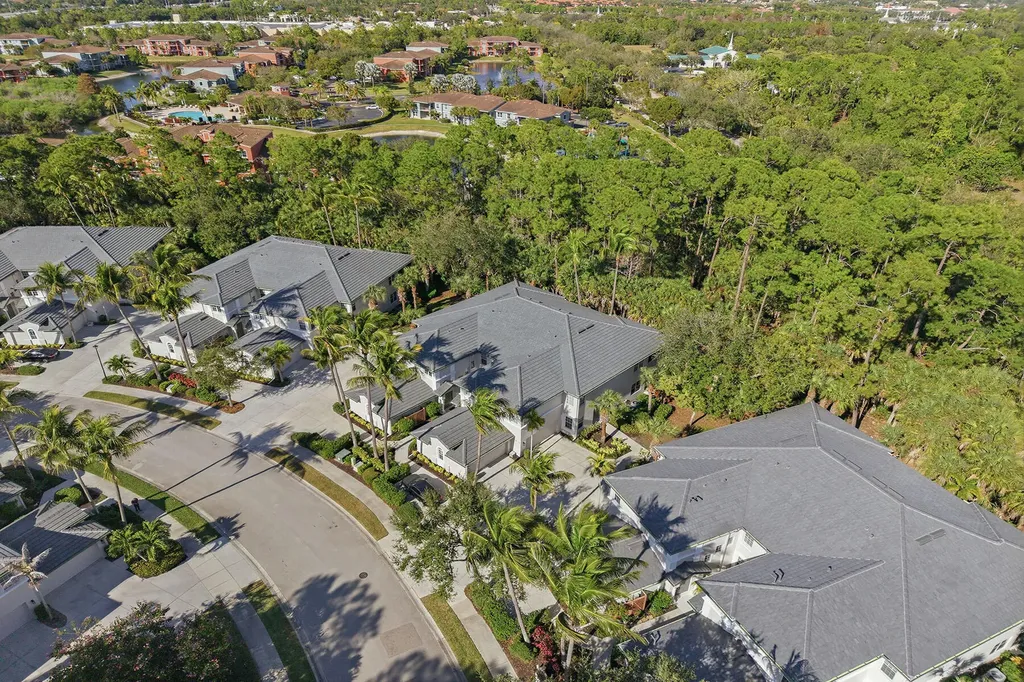 2012 Tarpon Bay Drive N Naples FL 34119