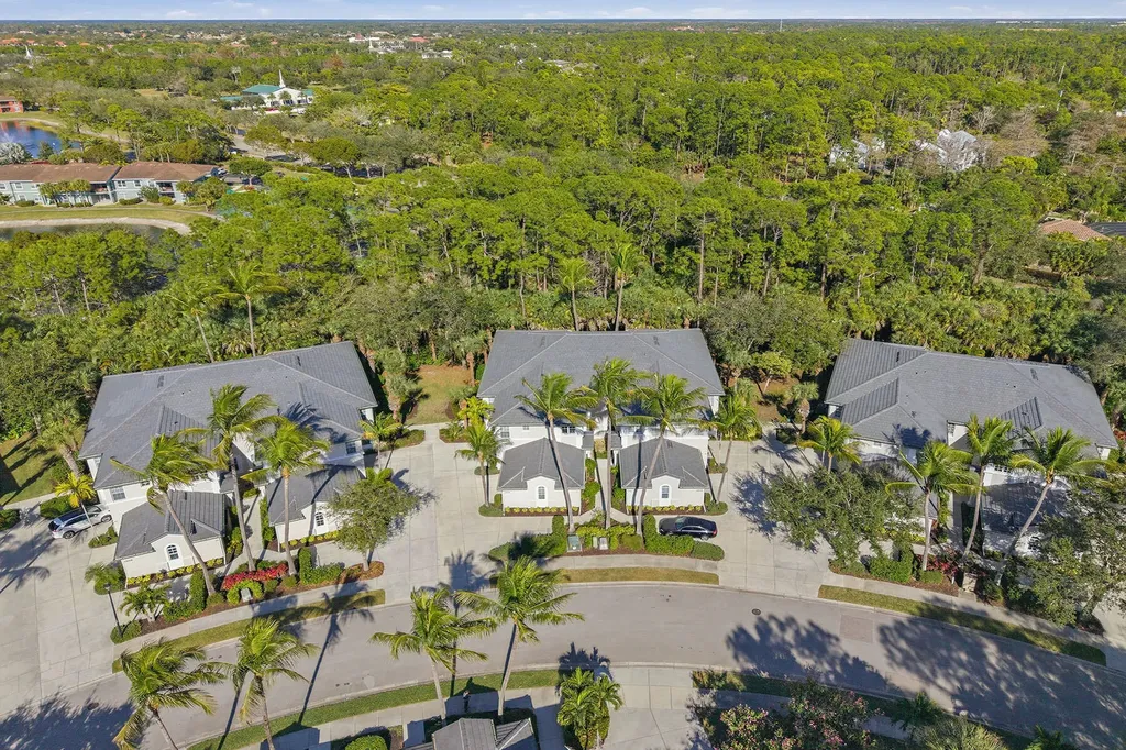 2012 Tarpon Bay Drive N Naples FL 34119