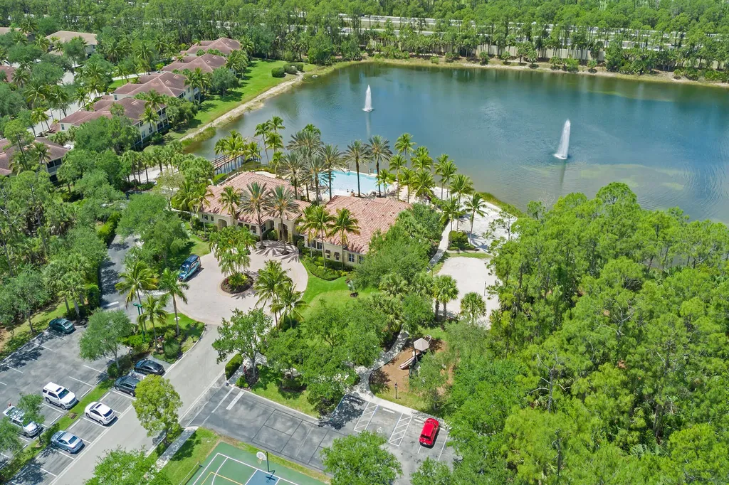 2012 Tarpon Bay Drive N Naples FL 34119