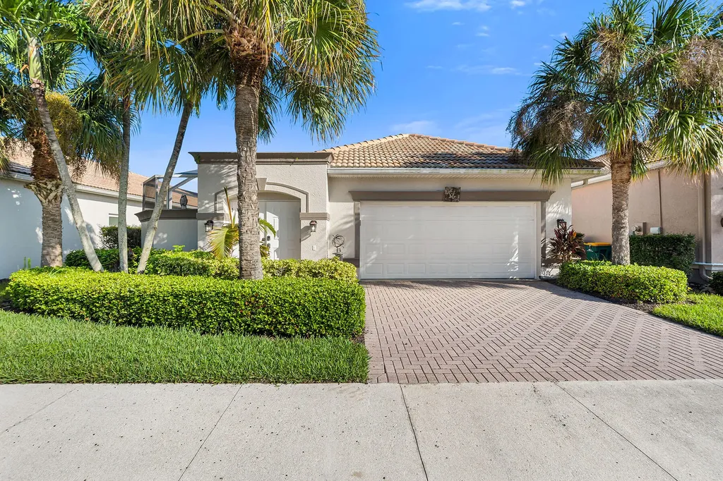 104 Glen Eagle Circle Naples FL 34104