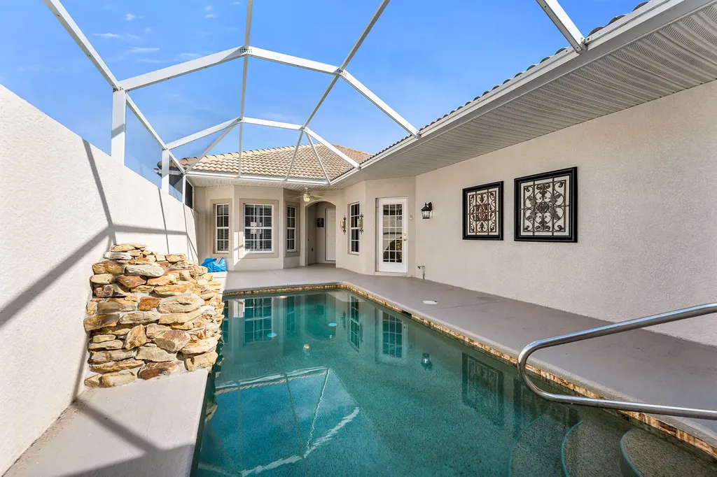 104 Glen Eagle Circle Naples FL 34104