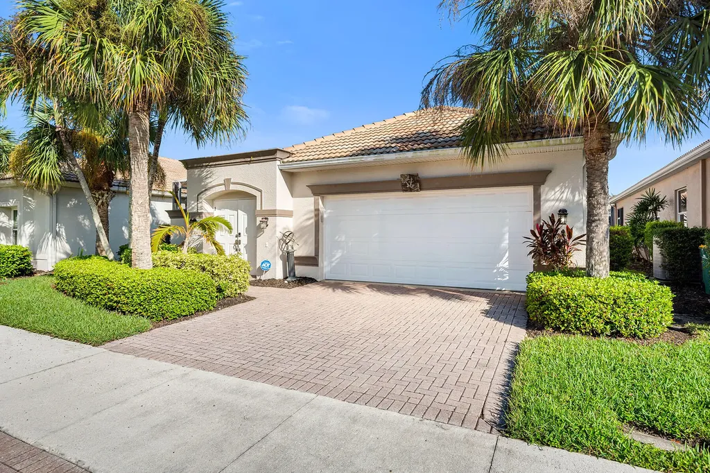 104 Glen Eagle Circle Naples FL 34104