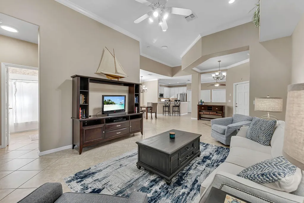 104 Glen Eagle Circle Naples FL 34104